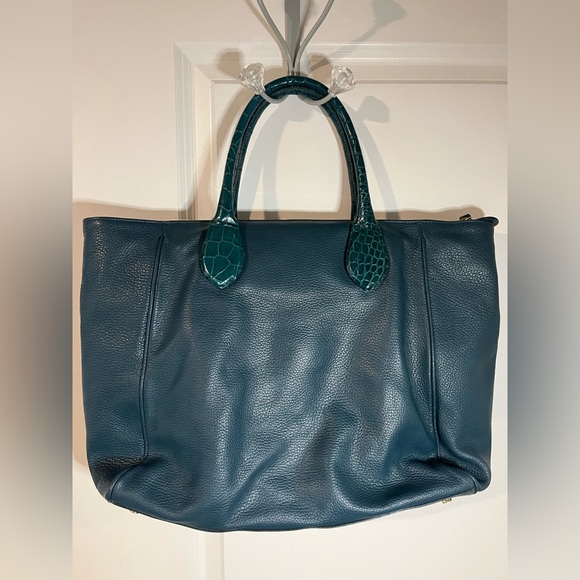 Rowallan of Scotland Genuine Leather in Crocodile Pattern w/ Gold Metal Accents - Picture 5 of 16